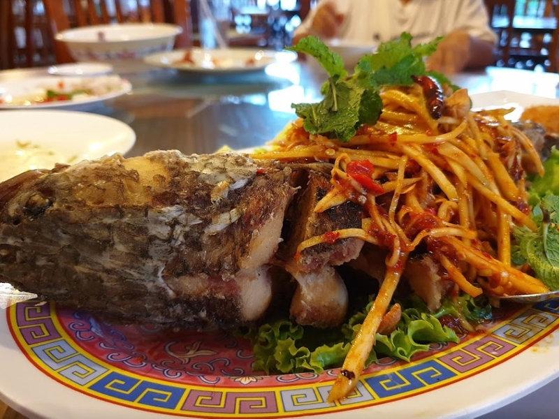 ร้านอาหารระเบียงแก้ว