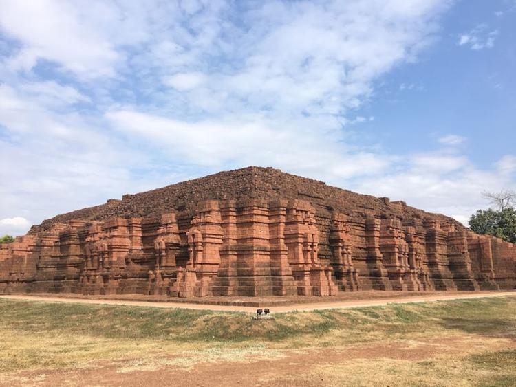 Khao Klang Nok (Pyramid, Thailand)