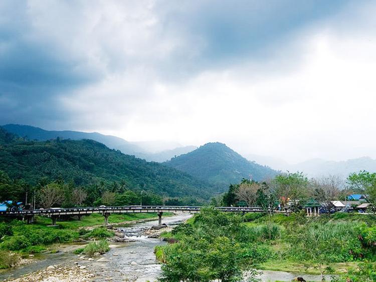 基里翁村