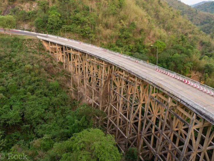 สะพานพ่อขุนผาเมือง