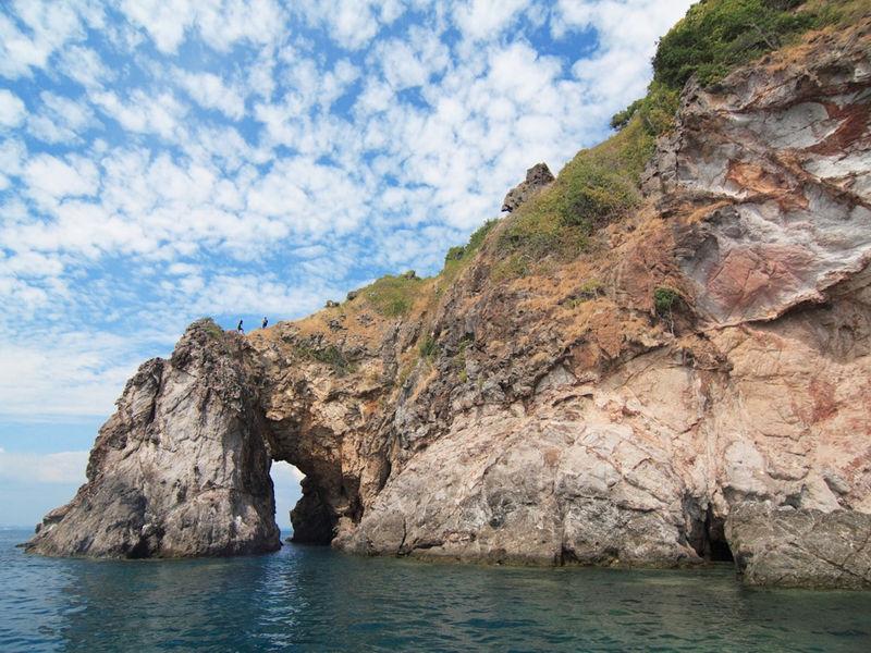 เกาะทะลุ