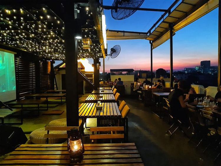 Jam Chan 酒吧和小酒馆屋顶