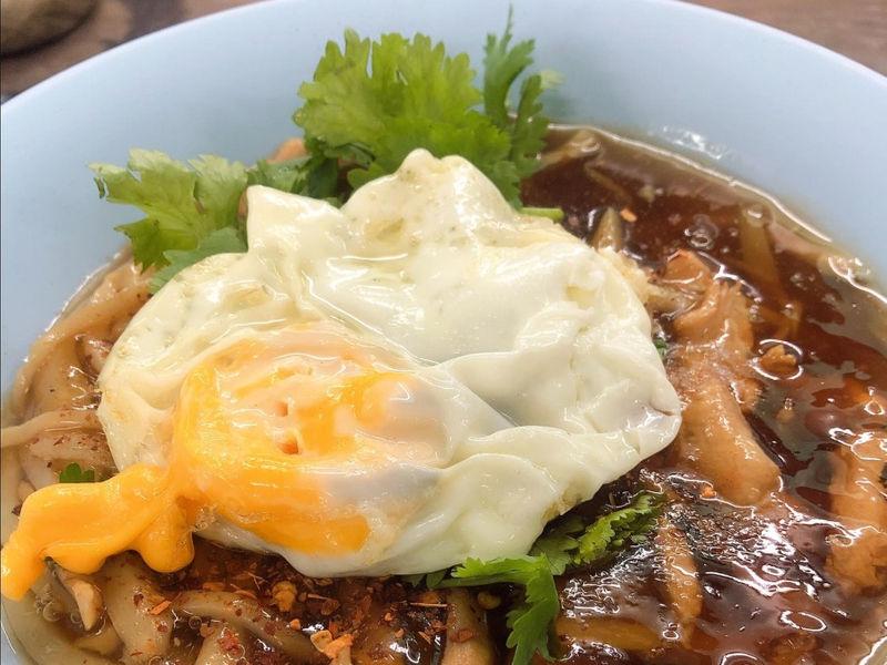 Poonlert Restaurant (Lol Sesame Tin)
