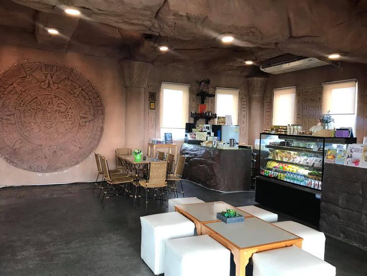 โมอาย คาเฟ่ ชะอำ (Moai Cafe)