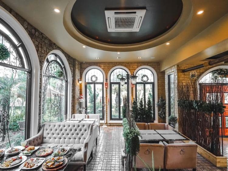Raffin Cafe & Restaurant