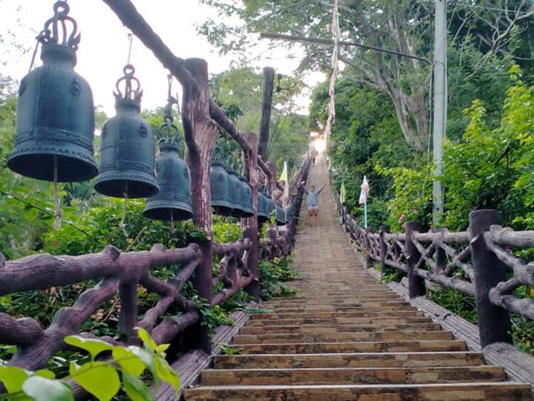 考孔寺 (Wat Khao Nang Buat)