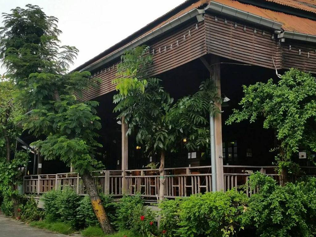Baan Klang Krung Restaurant, Rama 3 Branch