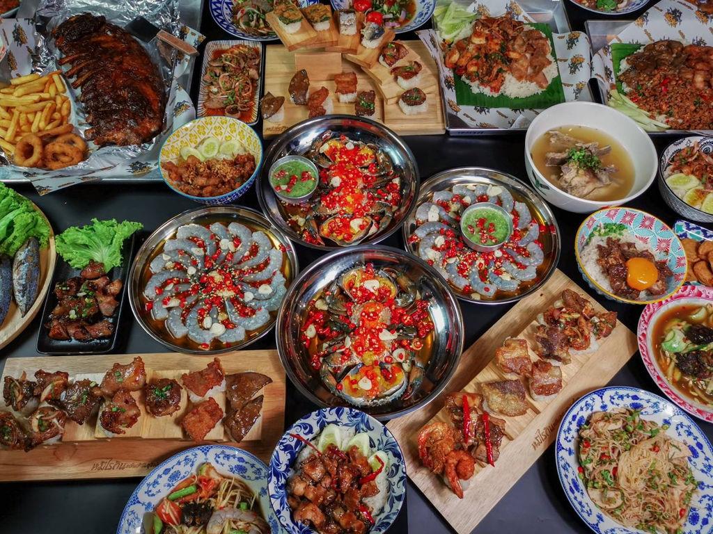 What does Bear eat? Food & Feel