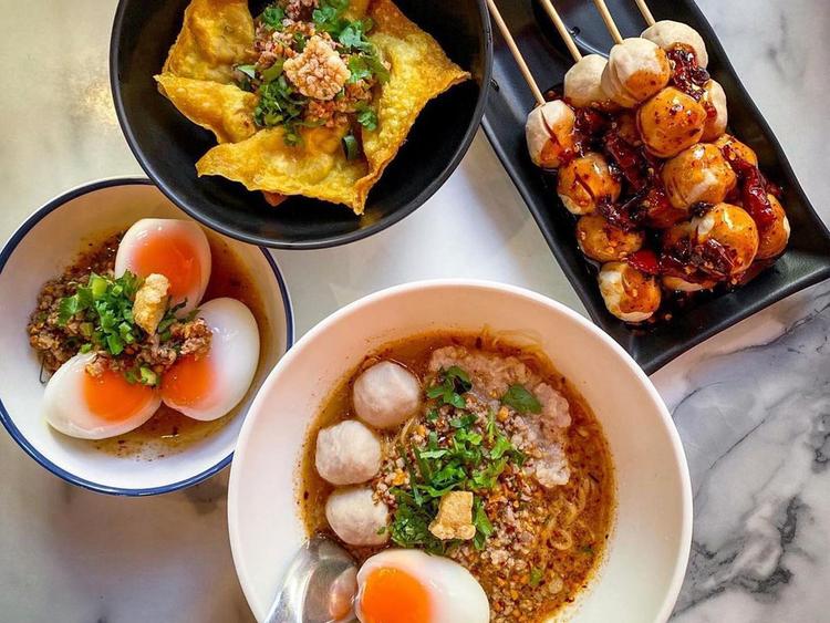 Giant Wonton Noodles, Mae's Great Recipe, Taling Chan Branch