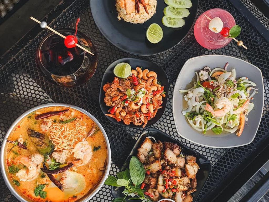 Swing Bar by ChingCha ดูข้อมูลที่เที่ยวบน TripNiceDay