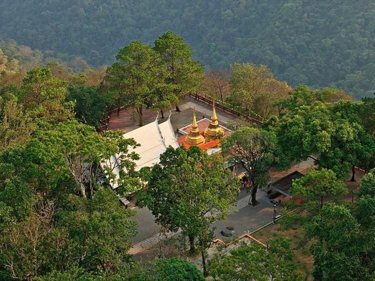 Wat Phra That Doi Tung