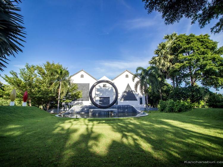 Em Charoen Art Gallery