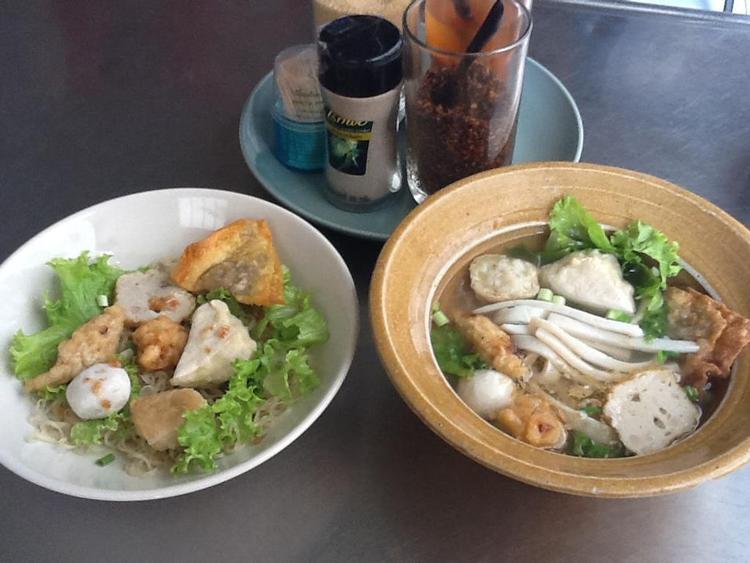 ก๋วยเตี๋ยวแคะสุชาดา(จู)วรจักร สาขา ตลาดวรจักร