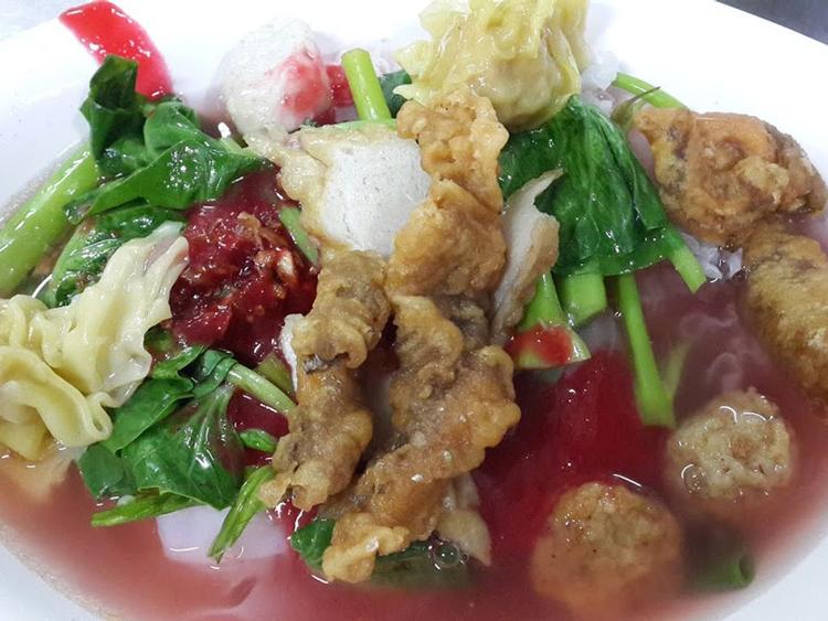 ก๋วยเตี๋ยวลูกชิ้นปลา แซบ-เบ๊