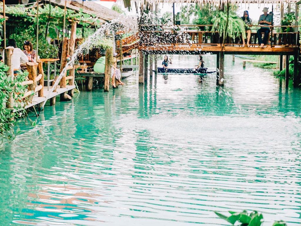 DIAMOND ROBOT PARK (ฮอลลีวูดบ้านนา)