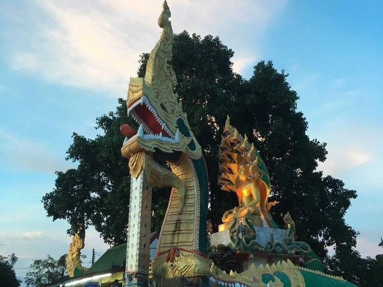 Naga 洞穴、泰国寺庙、Phon Phisai