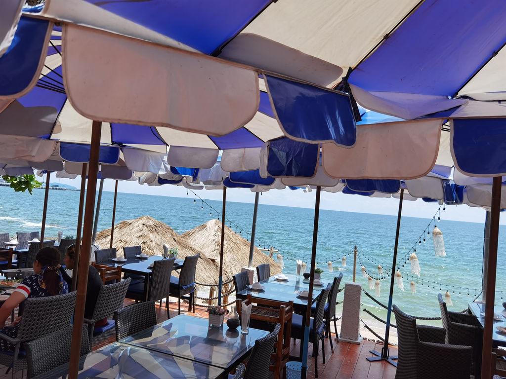 Bluefin Beach Bar & Restaurant