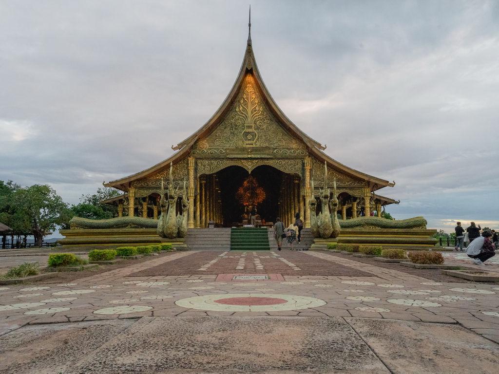 วัดเรืองแสง