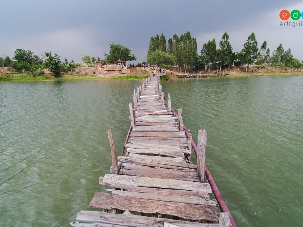 สะพานไม้แกดำ