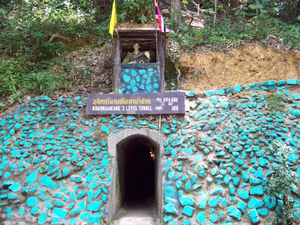 อุโมงค์ประวัติศาสตร์เขาน้ำค้าง