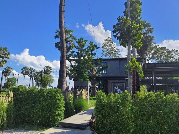 Mana Cafe & Resort ชัยนาท