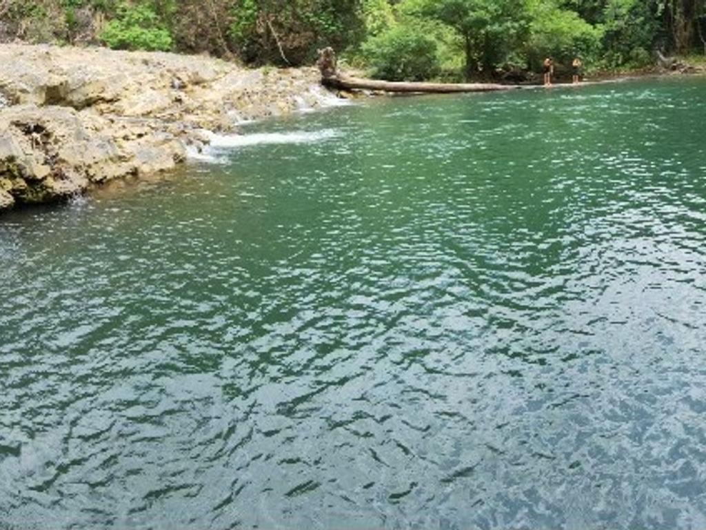 น้ำตก​มรกต​