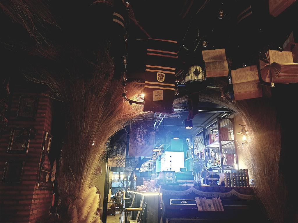 大楼一角，Bistro Cafe MoomTuek Bistro Cafe'