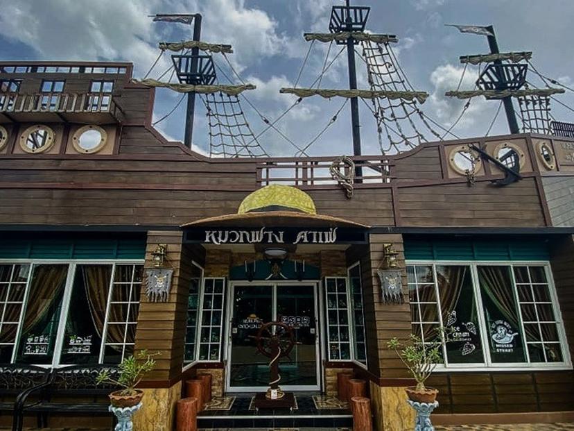 Straw Hat Cafe & Gallery