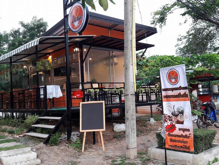 The Large Cafe'