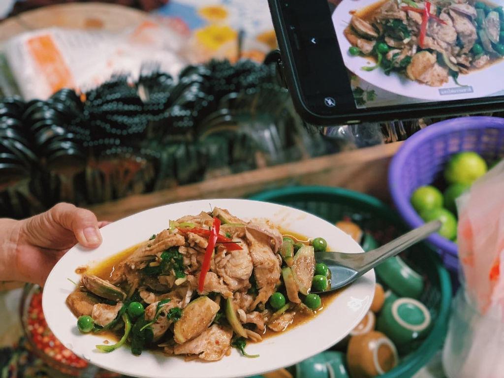 แก้วกะเพราปู