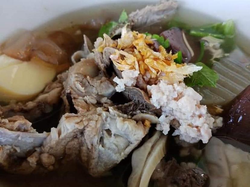 คุณดา ข้าวเลือดหมูตราด เจ้าเก่า เกาะตะเคียน สาขามะขาม