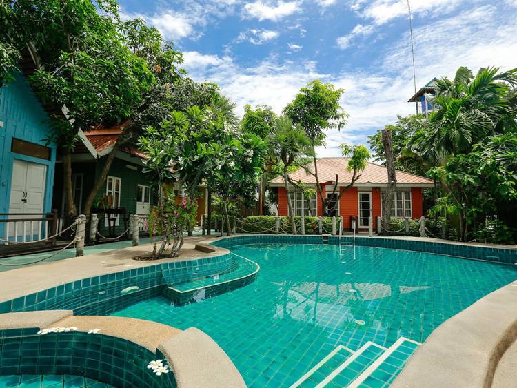 ดีเด่น พัทยา รีสอร์ท Deeden Pattaya Resort