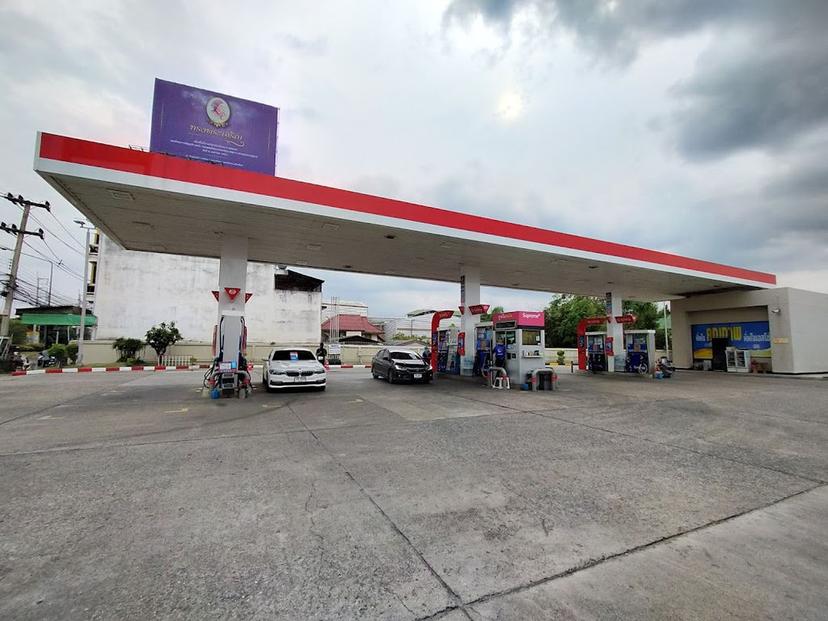 Esso gas station (Thai C-Center Co., Ltd. (San Sai))