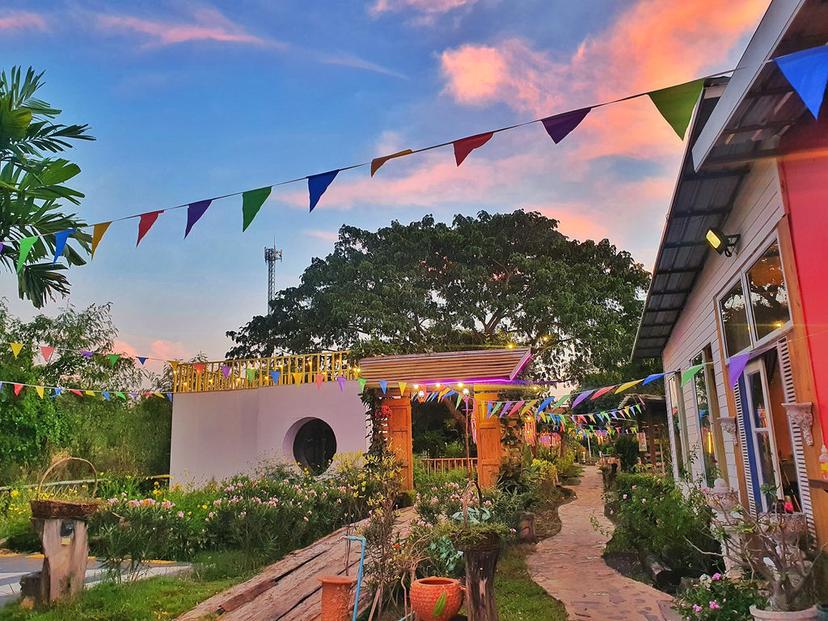 Suan Suk Sam Yod Cafe'&Bistro