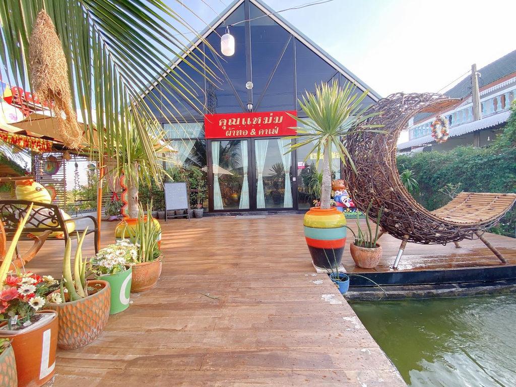 Khun Mam 纺织品商店和咖啡馆