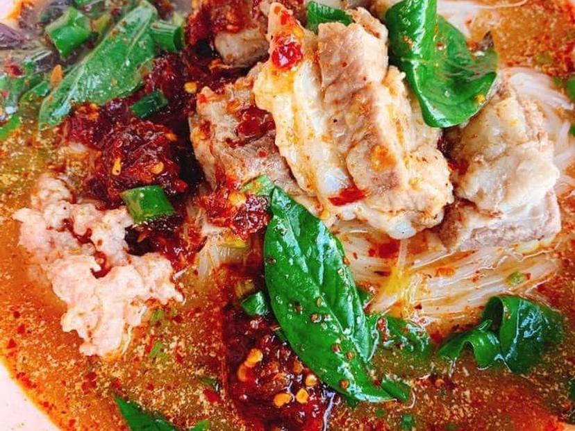 นกแลก๋วยเตี๋ยวต้มยำสุโขทัย