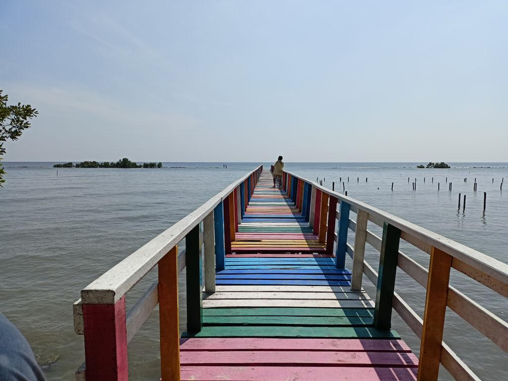 สะพานสายรุ้ง ชายทะเลกาหลง