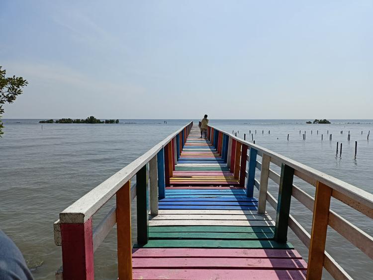 สะพานสายรุ้ง ชายทะเลกาหลง