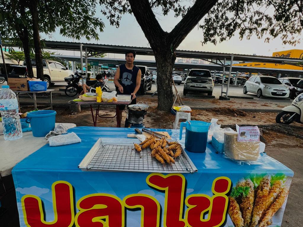 Gib Kae Bua Loy, Khai Wan & Pla Khai