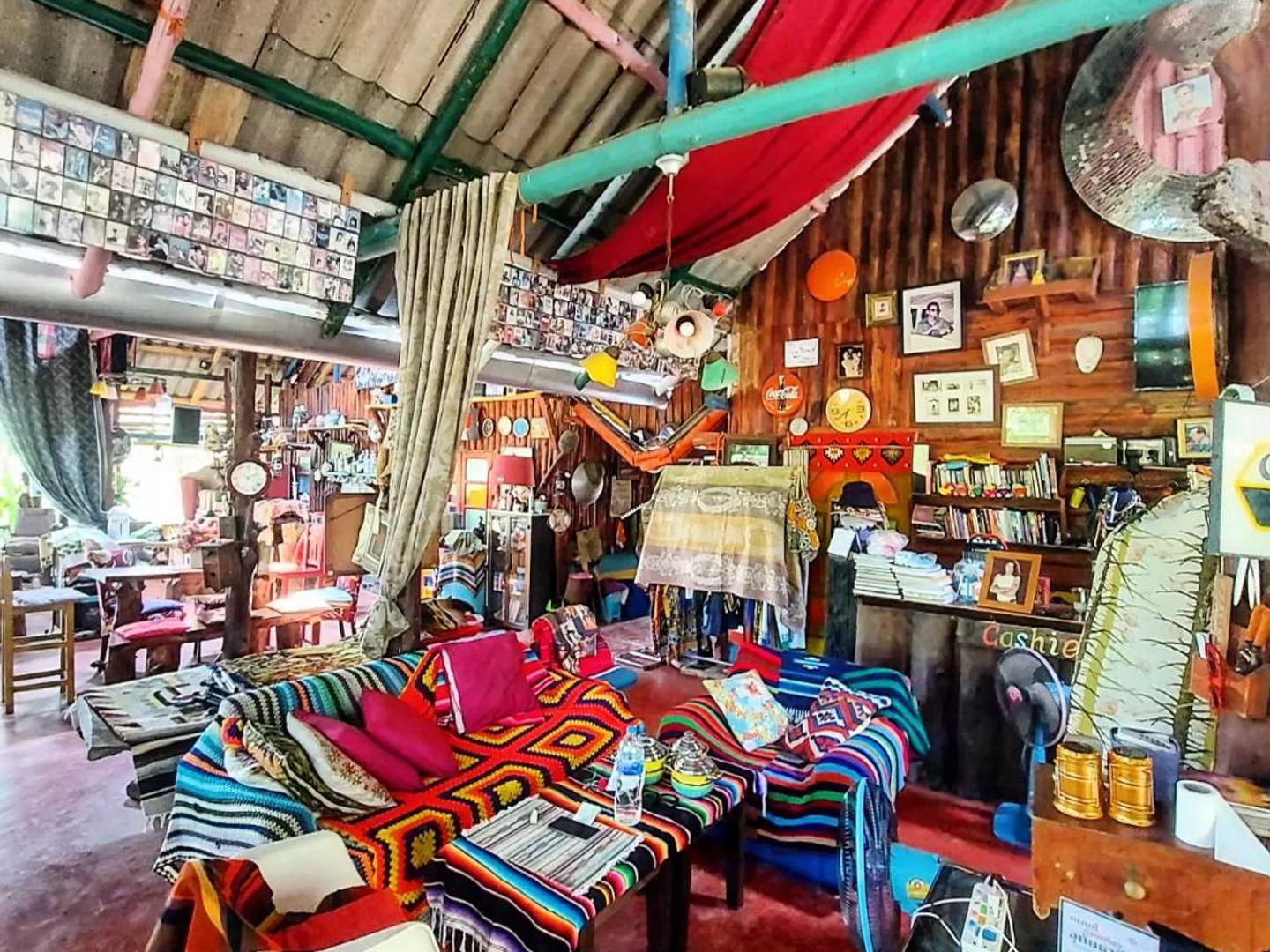 ไร่เขาโอบเรา บ้านเพื่อนที่พัก อุทัยธานี