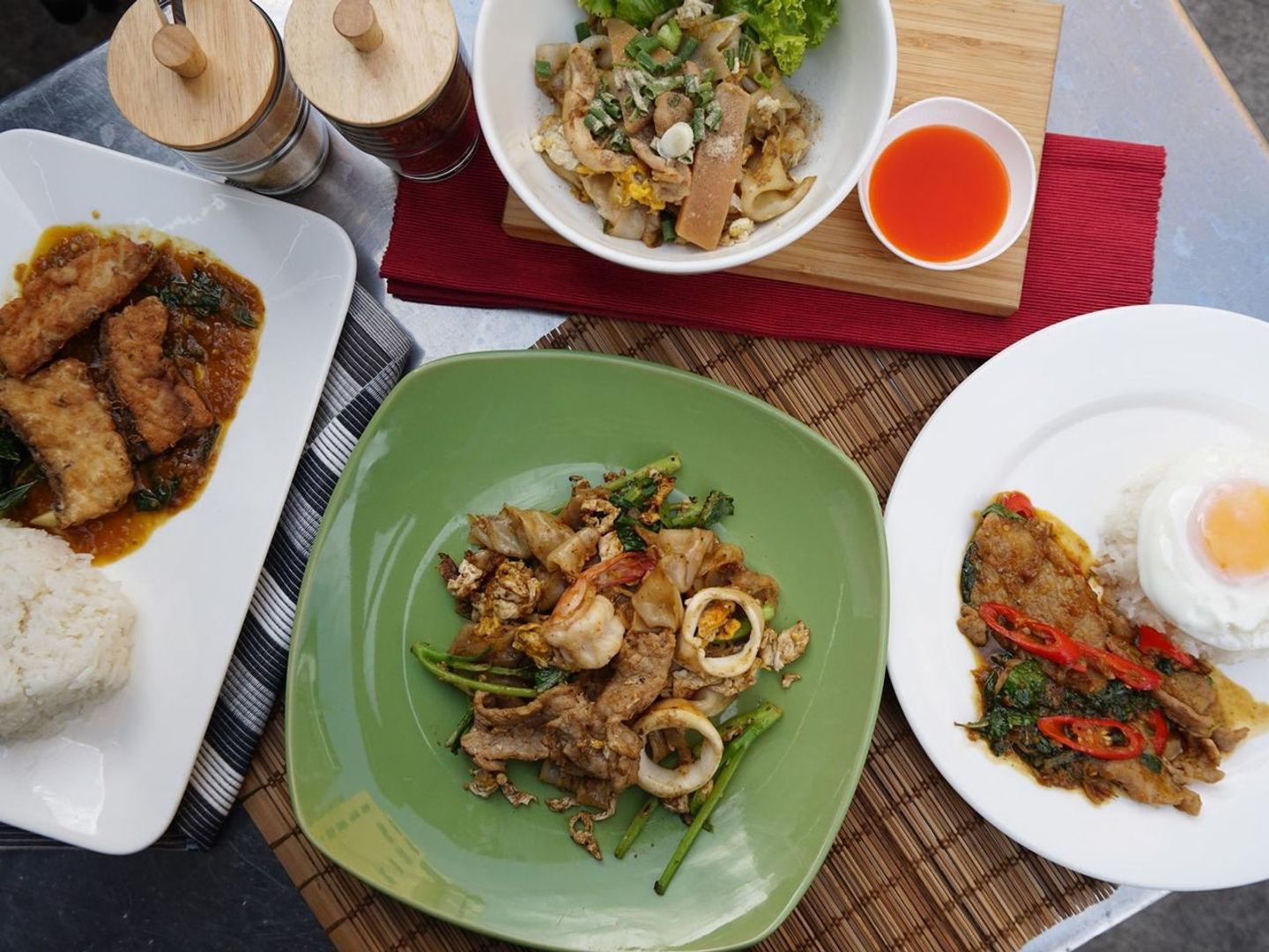 ราดหน้าพาราเมาท์ ยศเส