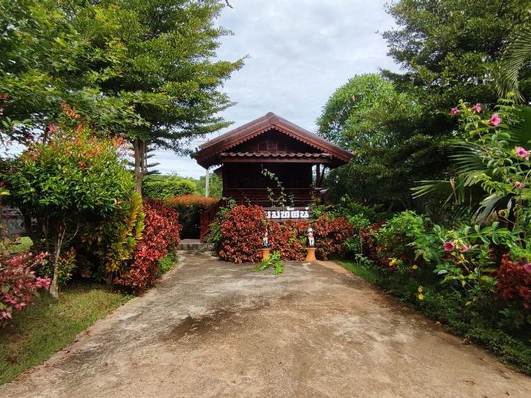 ลัคกี้ ฮิลล์ รีสอร์ท Lucky Hill Resort