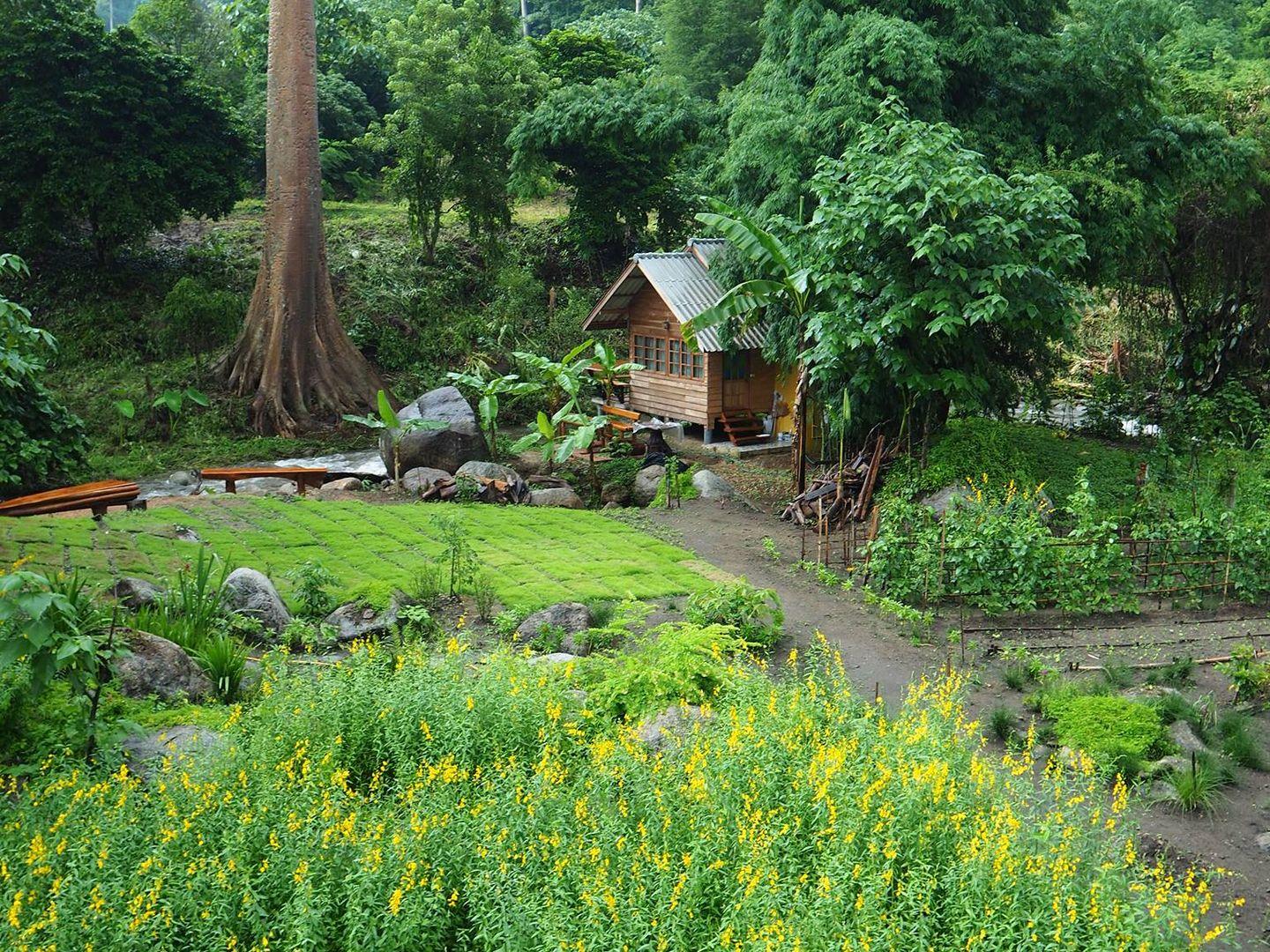 บ้านธารกล่อม &The River Whisper