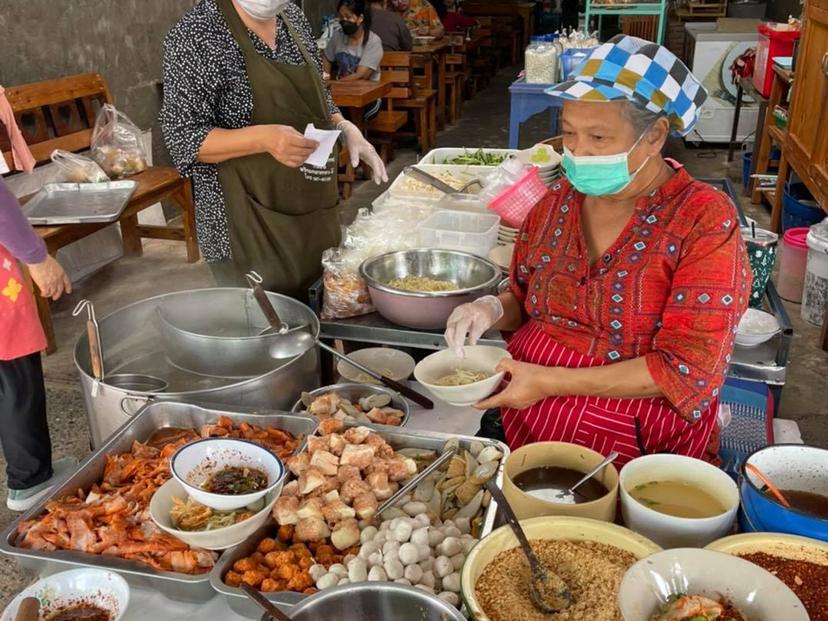 ก๋วยเตี๋ยวหมูโบราณป้าพร