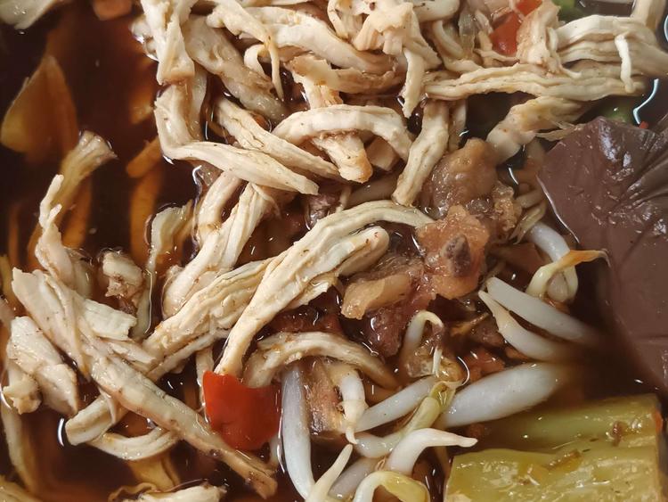 เฮียอ้วนเตี๋ยวไก่มะระ