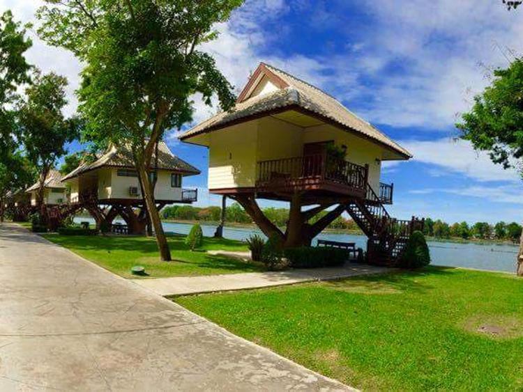 บึงฉวากรีสอร์ท Bungchawak Resort