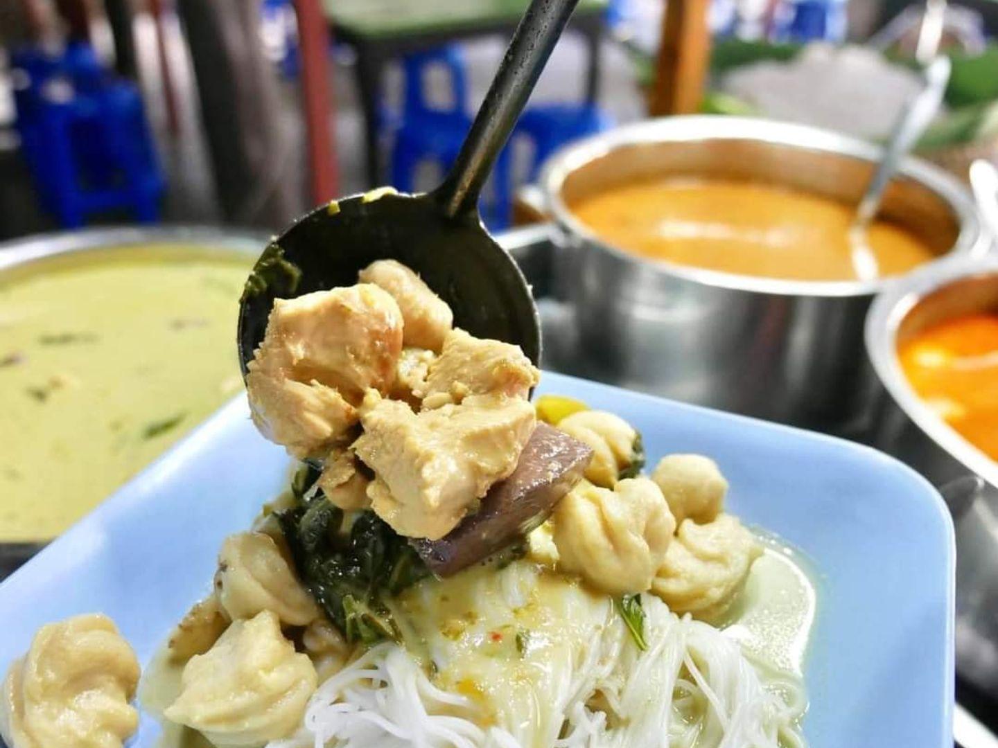 Baan Khanom Jeen Buffet Sriracha