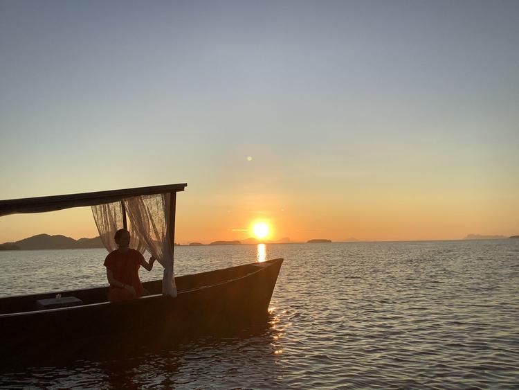 เรือแจวทุ่งหยีเพ็ง