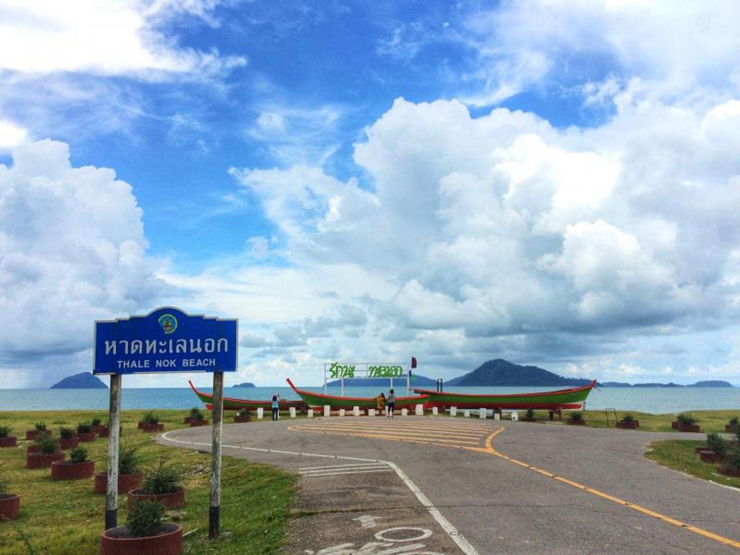 หาดทะเลนอก
