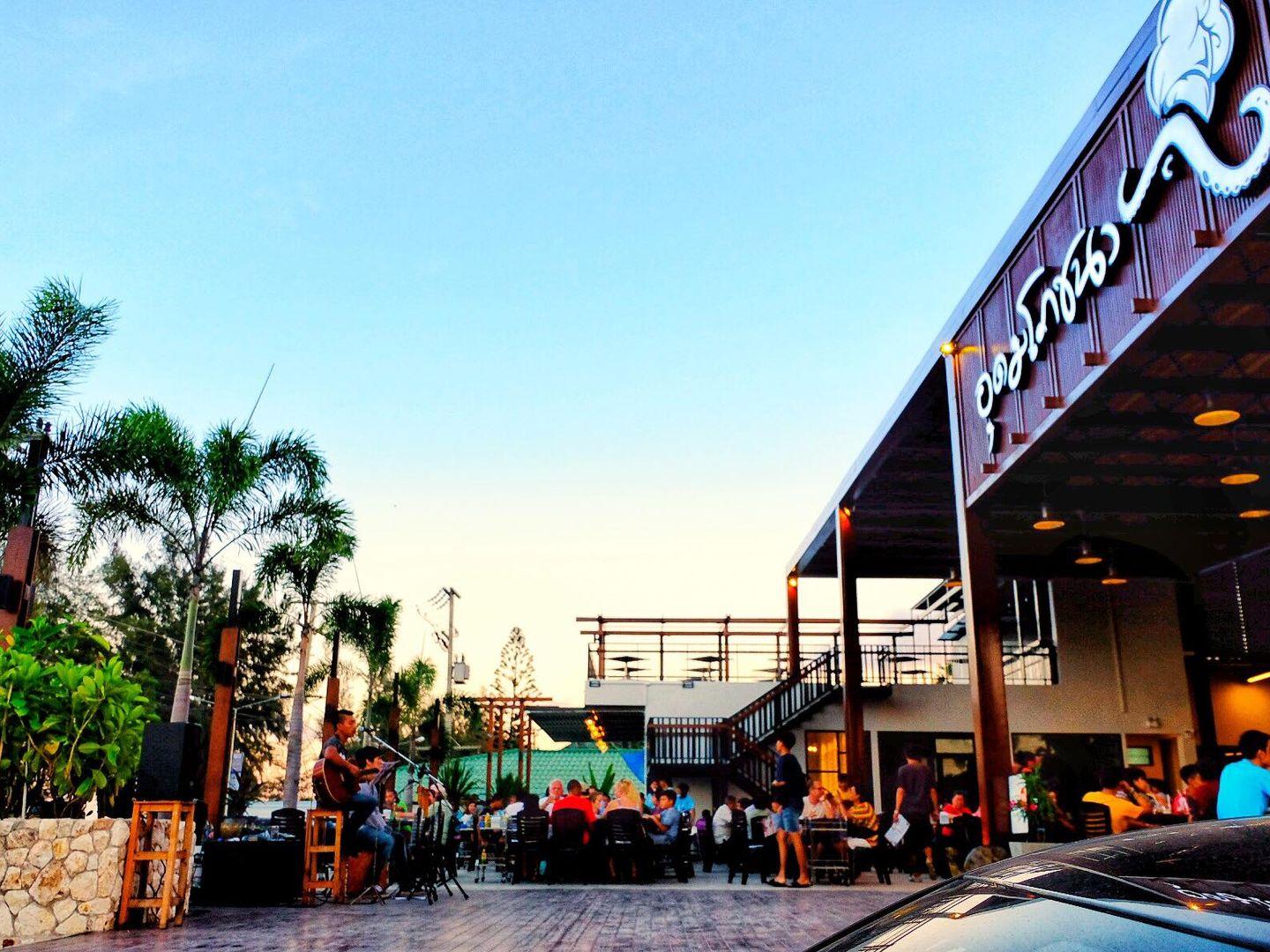 ร้านอาหารอุดมโภชนา  UDOMPOCHANA Seafood Restaurant